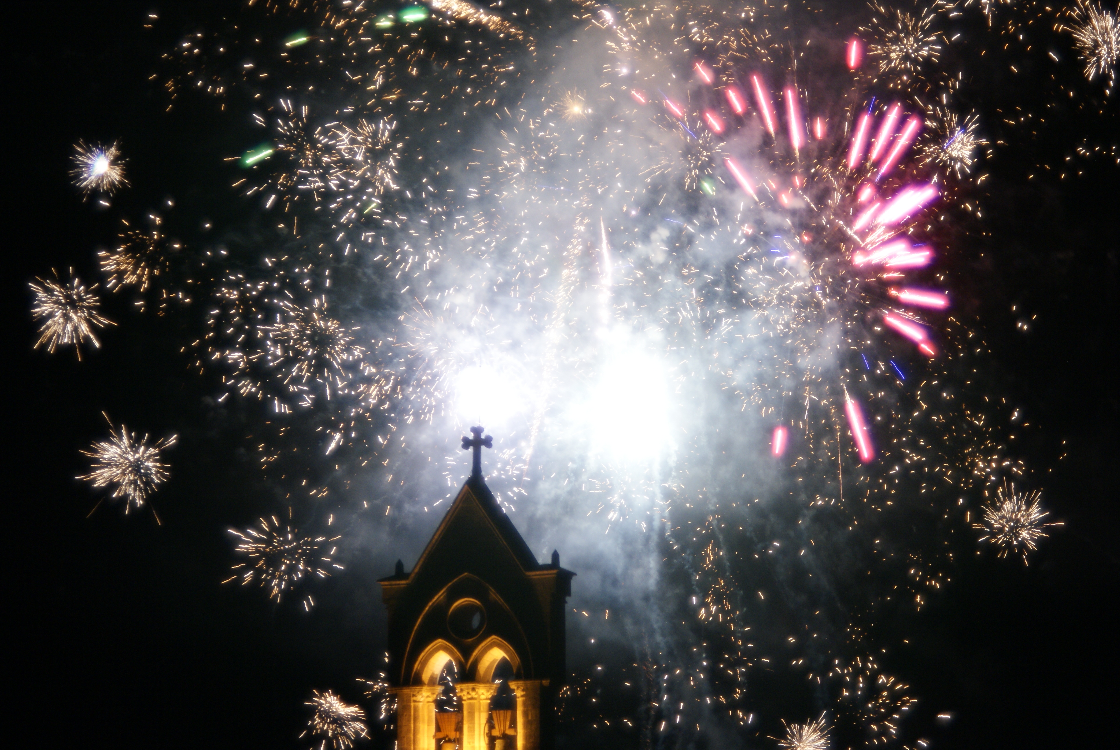 TRÈS BEAU FEU D'ARTIFICE A AZERAT